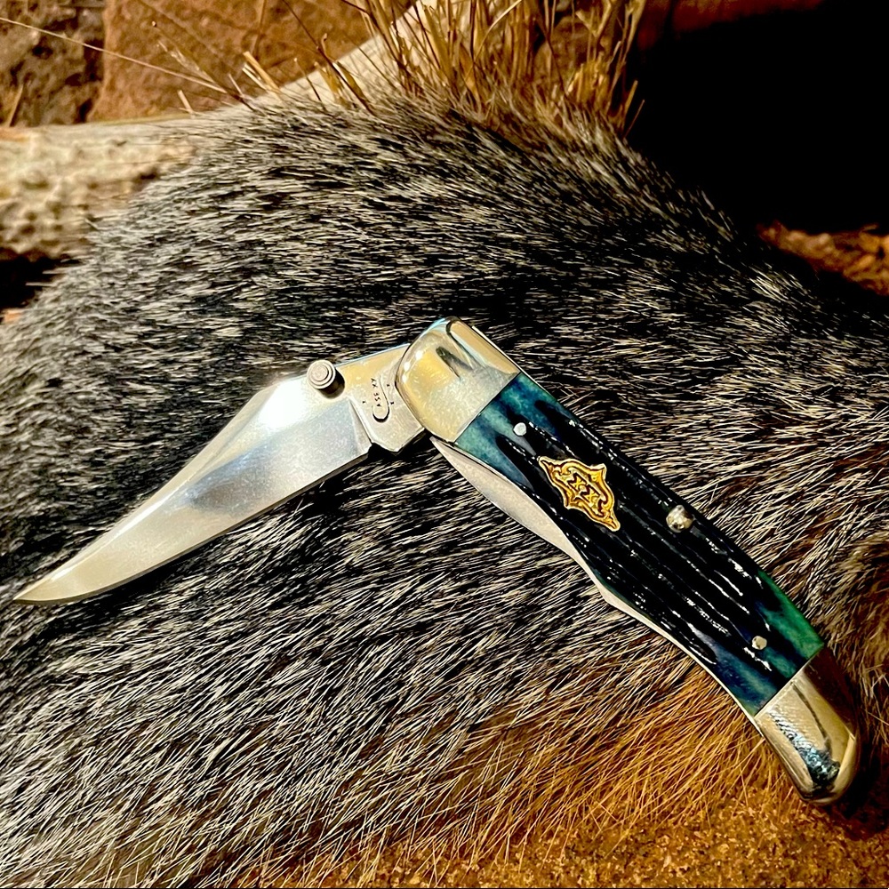 Case XX Mid-Folding Hunter Knife with Green Second Cut Bone Handles